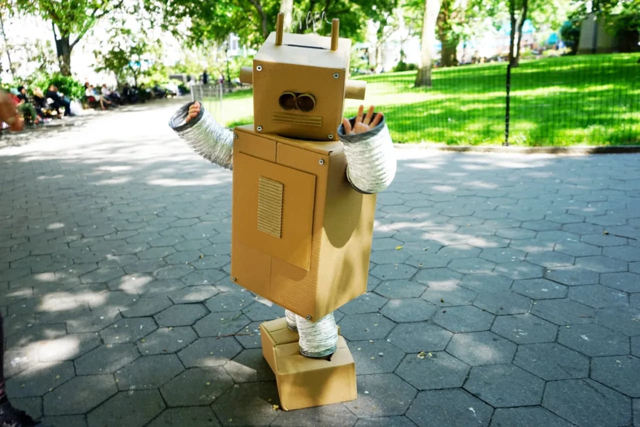 Jak zrobić strój robota z kartonu – prosty sposób na kreatywny kostium