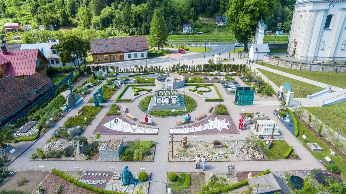 Ogrody sensoryczne w Muszynie – godziny otwarcia i dostępność 24/7